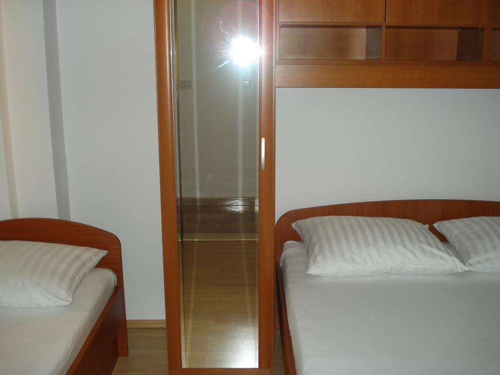 Milic Apartments Makarska Quarto foto
